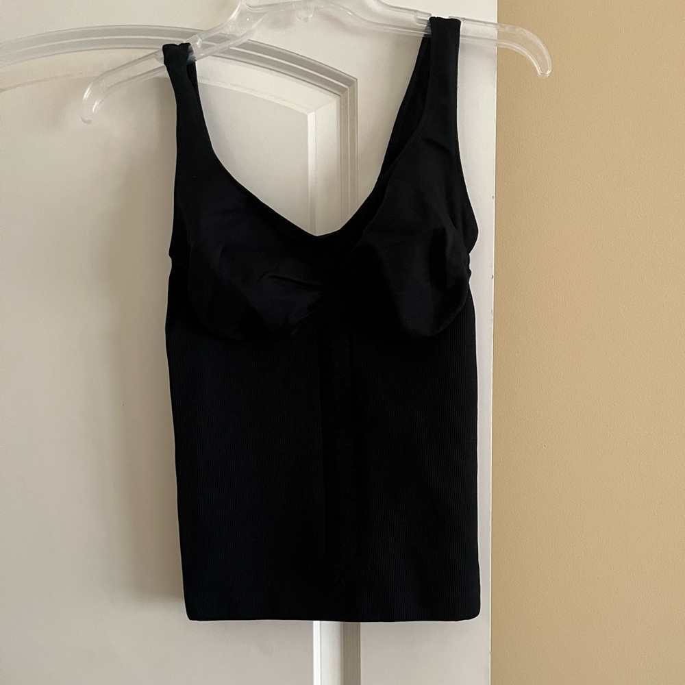 NWOT Women’s G by Guess Black Workout Top with Built in Bra Sz XS/S
